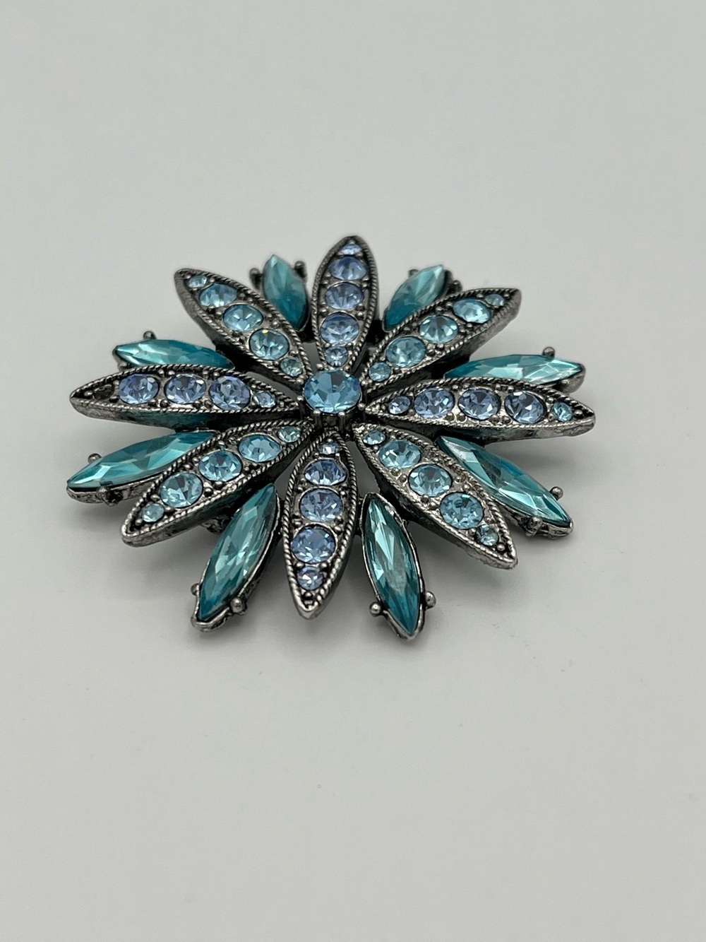 Vintage 1950s Blue Rhinestone Starburst Flower Brooch Pin - Picture 2 of 3
